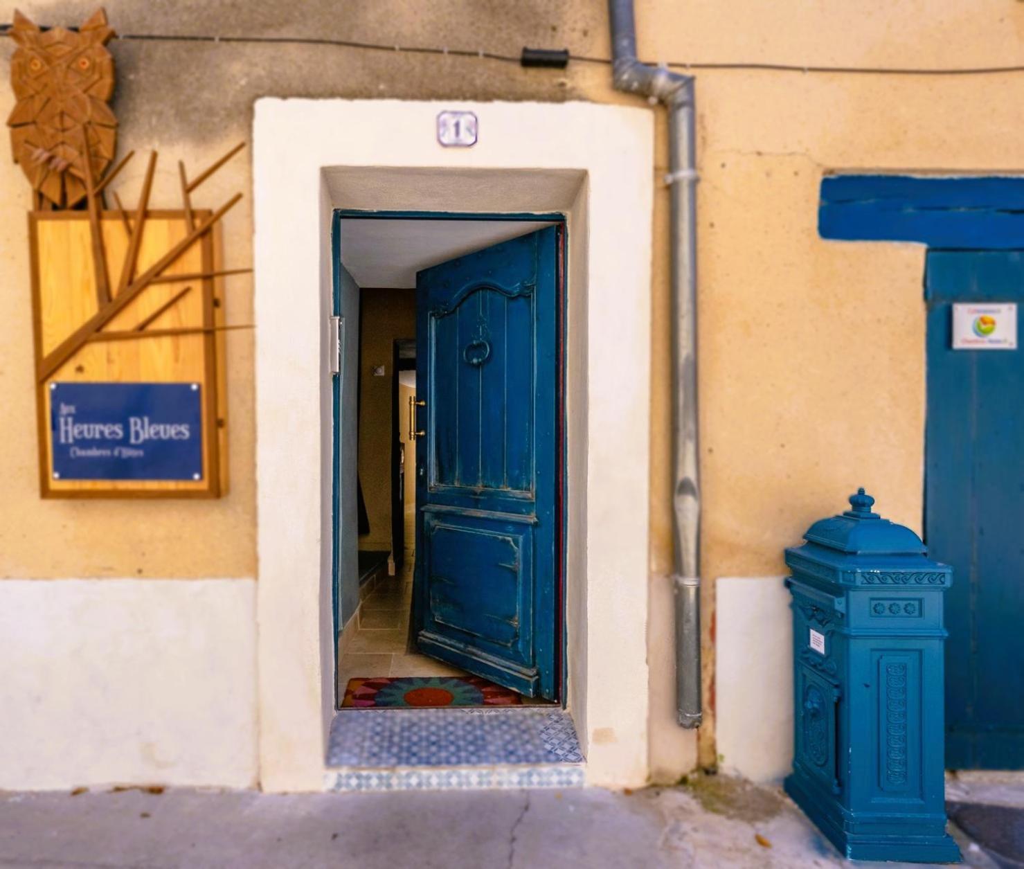 Aux Heures Bleues LʼIsle-sur-la-Sorgue Buitenkant foto