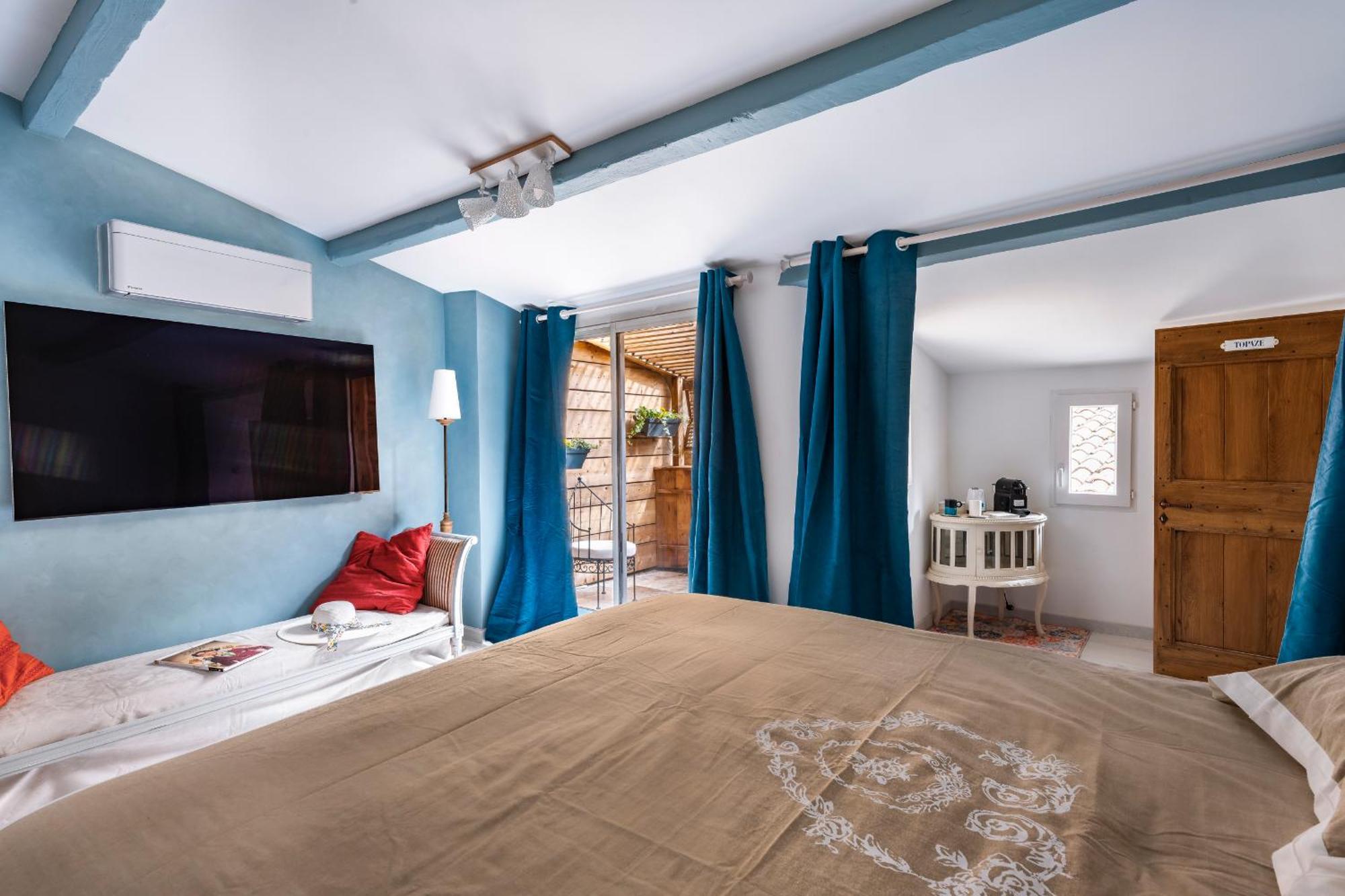 Aux Heures Bleues LʼIsle-sur-la-Sorgue Buitenkant foto
